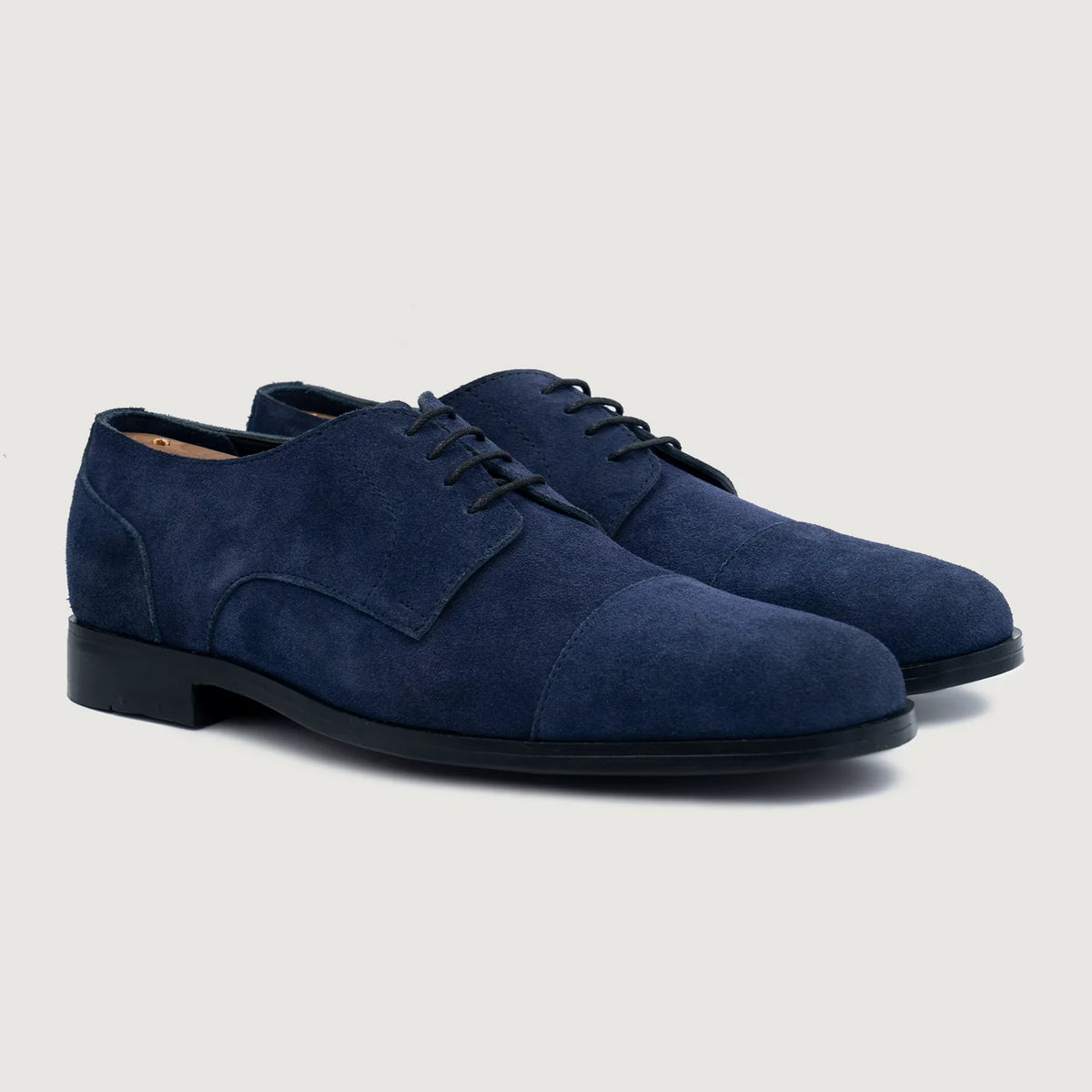 Attorney Derby Midnight ლურჯი Suede ტყავის ფეხსაცმელი მამაკაცის For Men in Midnight Blue Goatskin Suede - გვერდითი ხედი | შეიძინეთ ონლაინ