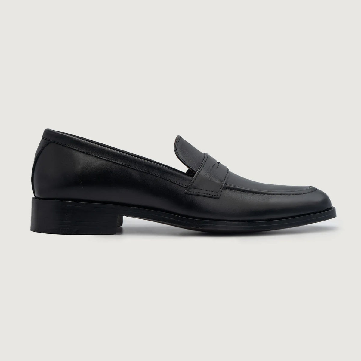 Black Full-Grain leather Loafers - Goodyear welt კონსტრუქცია და წინა ცხვირის დეტალი