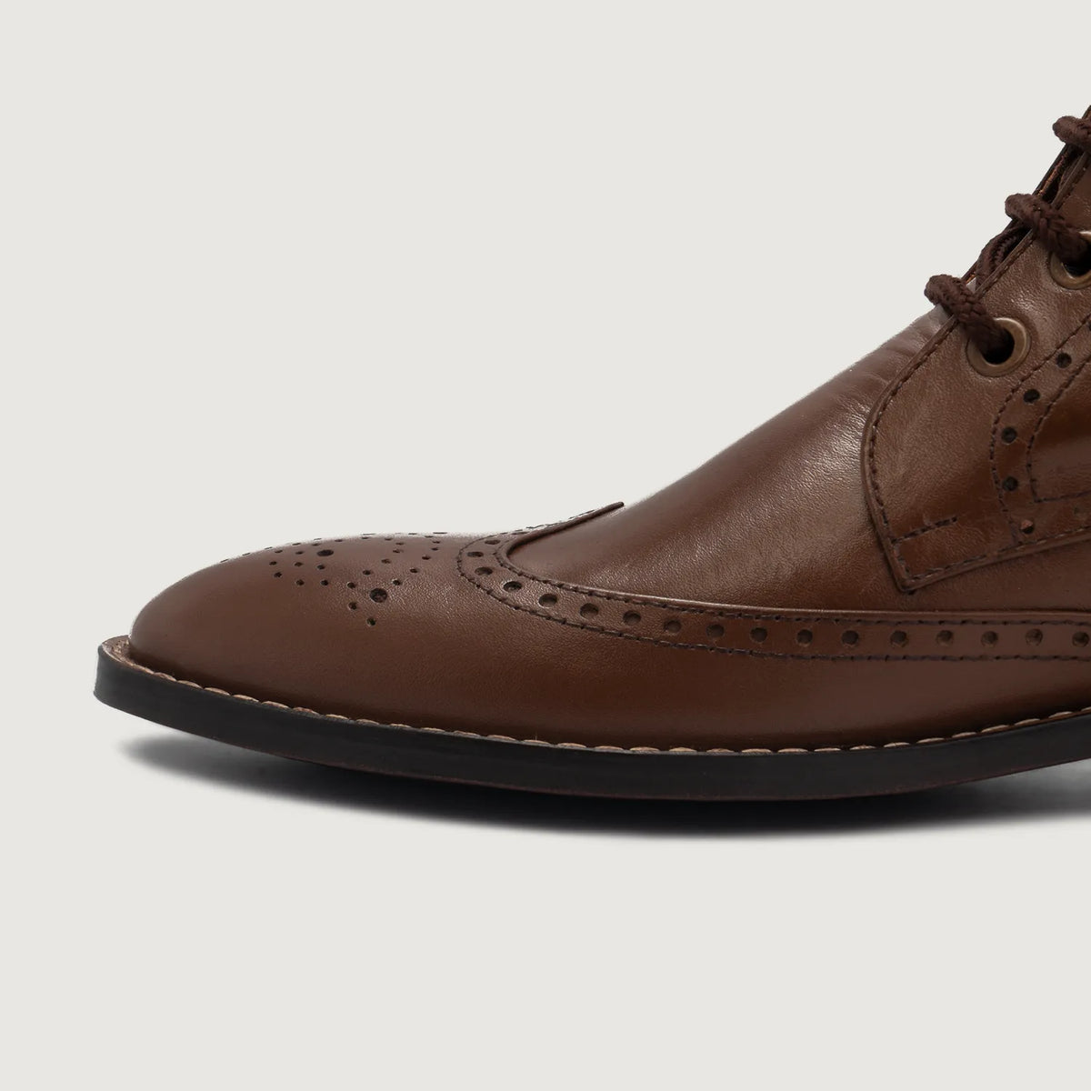 ახლო ხედი of Classic Collar & Heavy-Duty Zipper Hardware on Duster Brogues Derby ყავისფერი ტყავის ჩექმები მამაკაცის