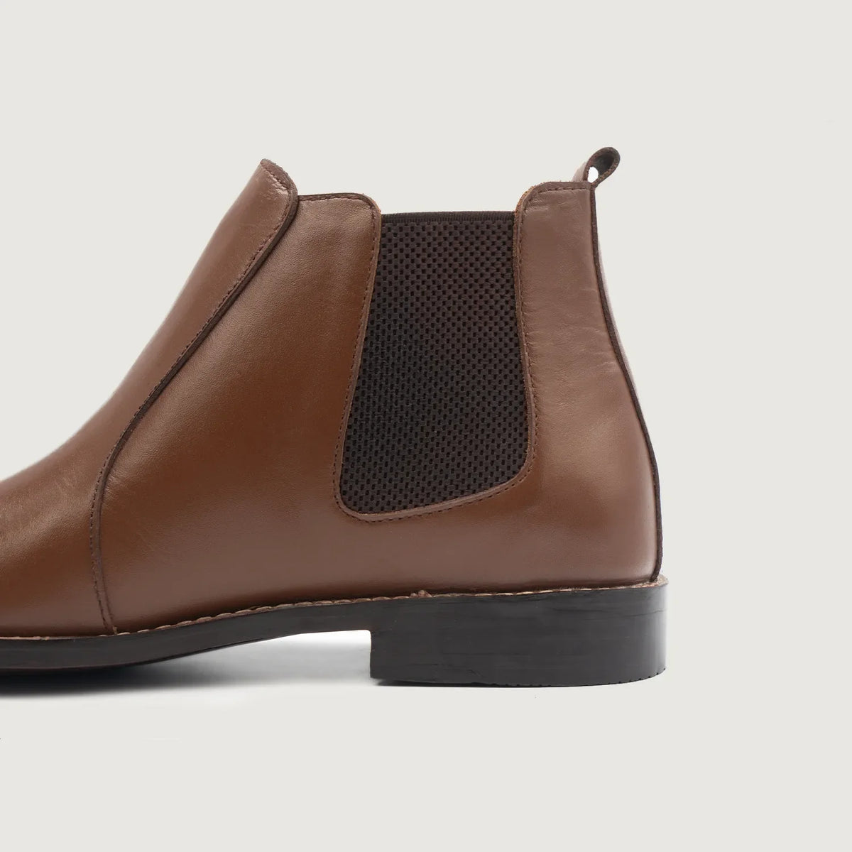 High-Traction Rubber Outsole & Lug Tread Pattern on Clarkson Chelsea ყავისფერი ტყავის ჩექმები მამაკაცის For Men