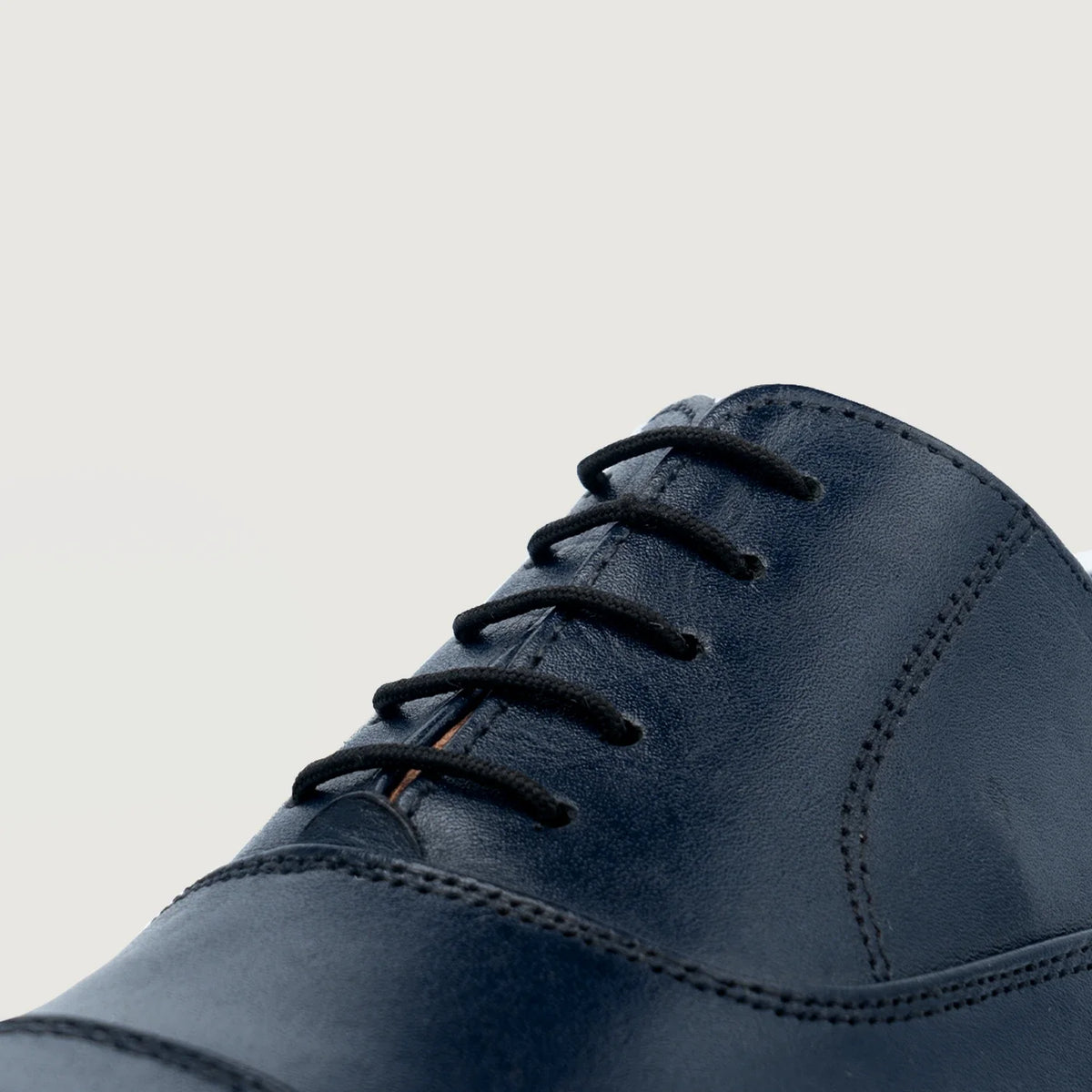 High-Traction Rubber Outsole & Lug Tread Pattern on Professor Oxford Midnight ლურჯი ტყავის ფეხსაცმელი მამაკაცის For Men