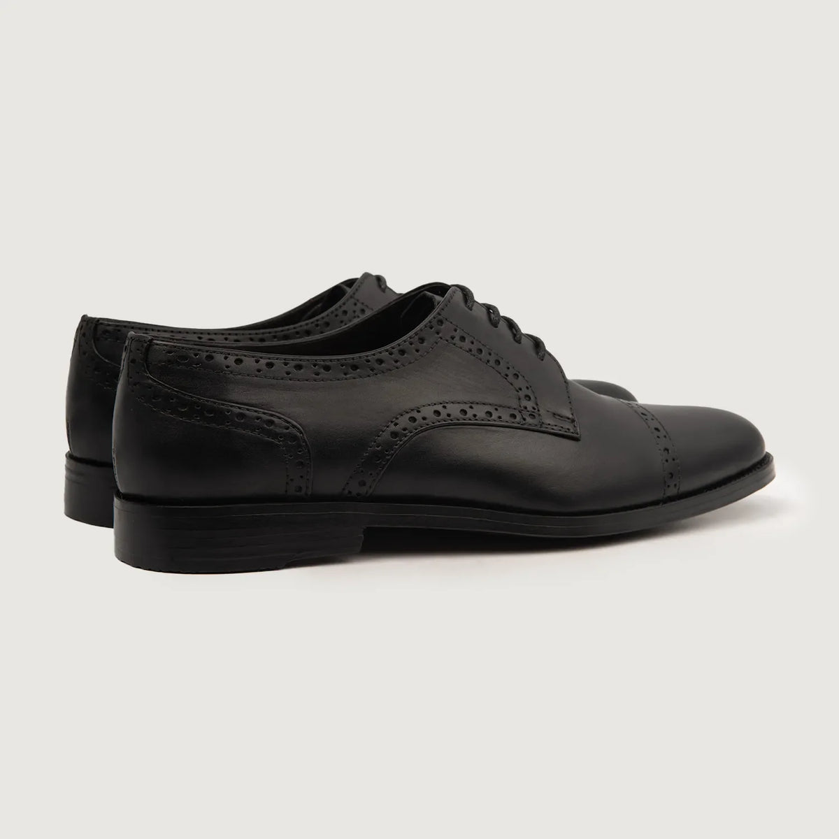 High-Traction Rubber Outsole & Lug Tread Pattern on Dirk Brogues ტყავის დერბი ფეხსაცმელი მამაკაცის