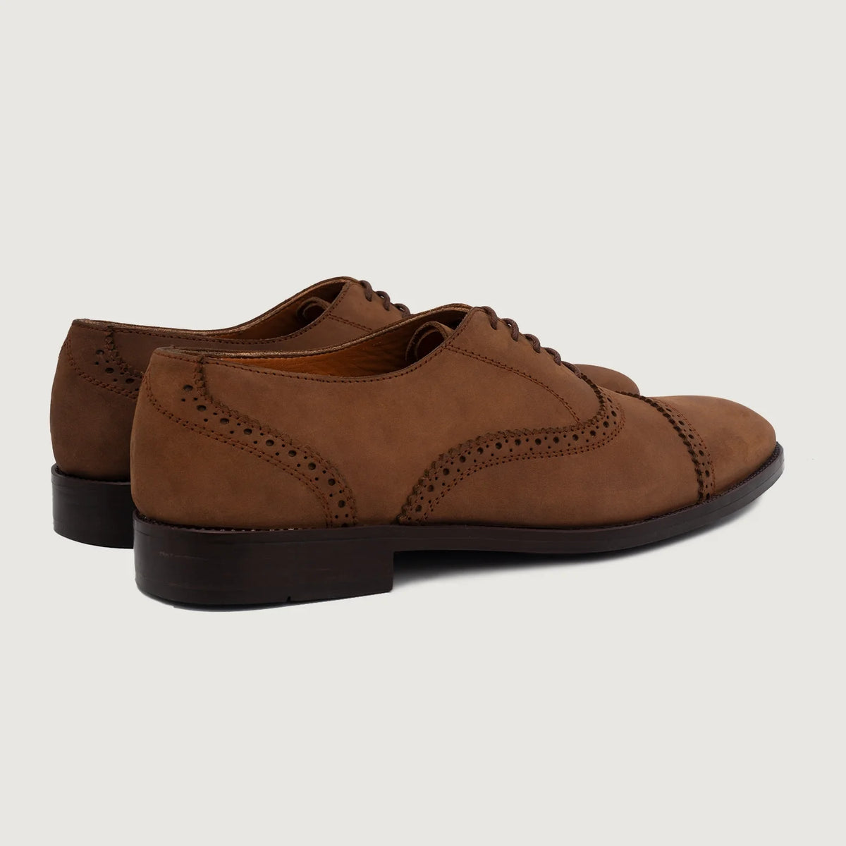 High-Traction Rubber Outsole & Lug Tread Pattern on Greyson Brogues Oxford Oil Pull-up ყავისფერი ტყავის ფეხსაცმელი მამაკაცის