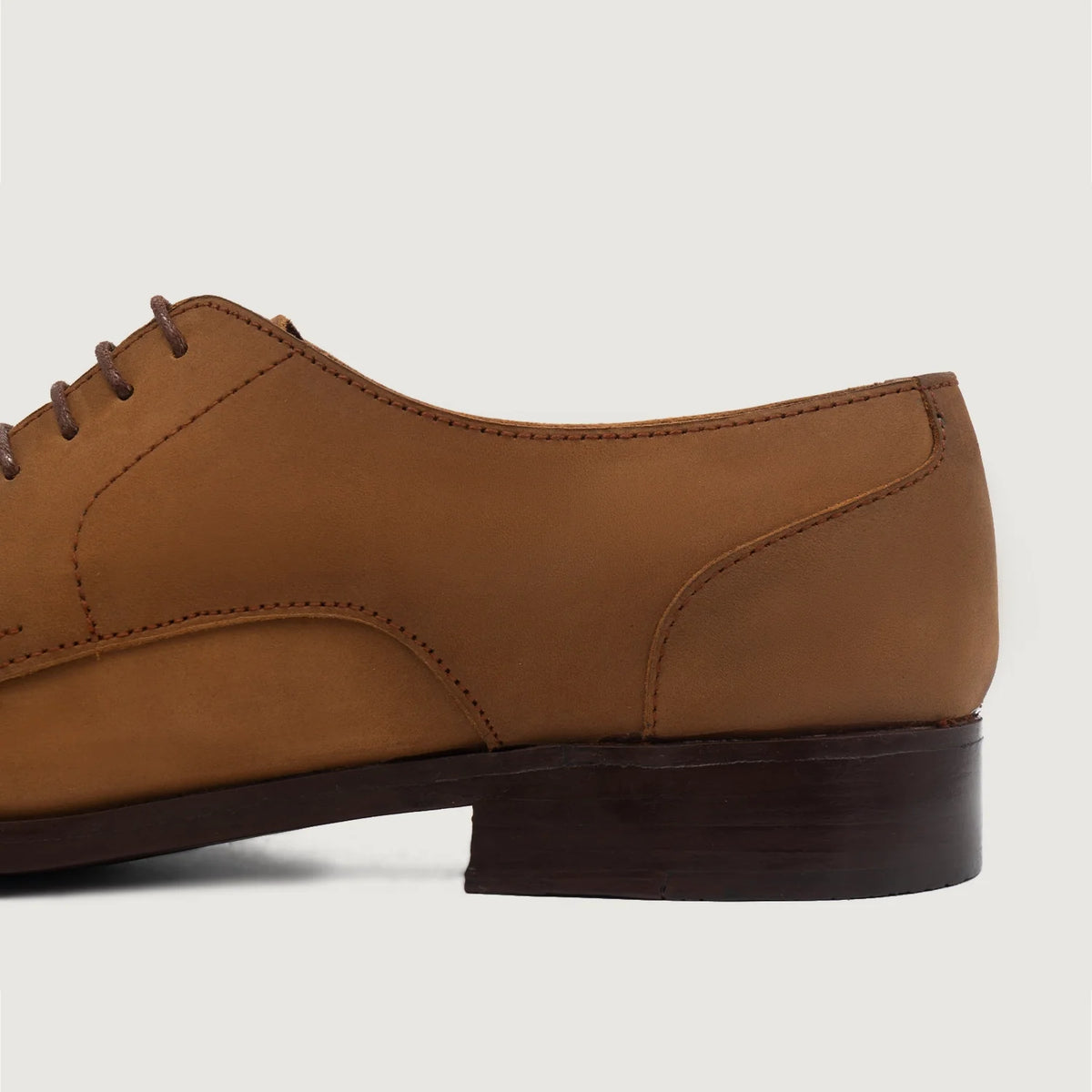 Authentic Full-Grain Leather Grain Depth & Pull-Up Patina Texture Detail