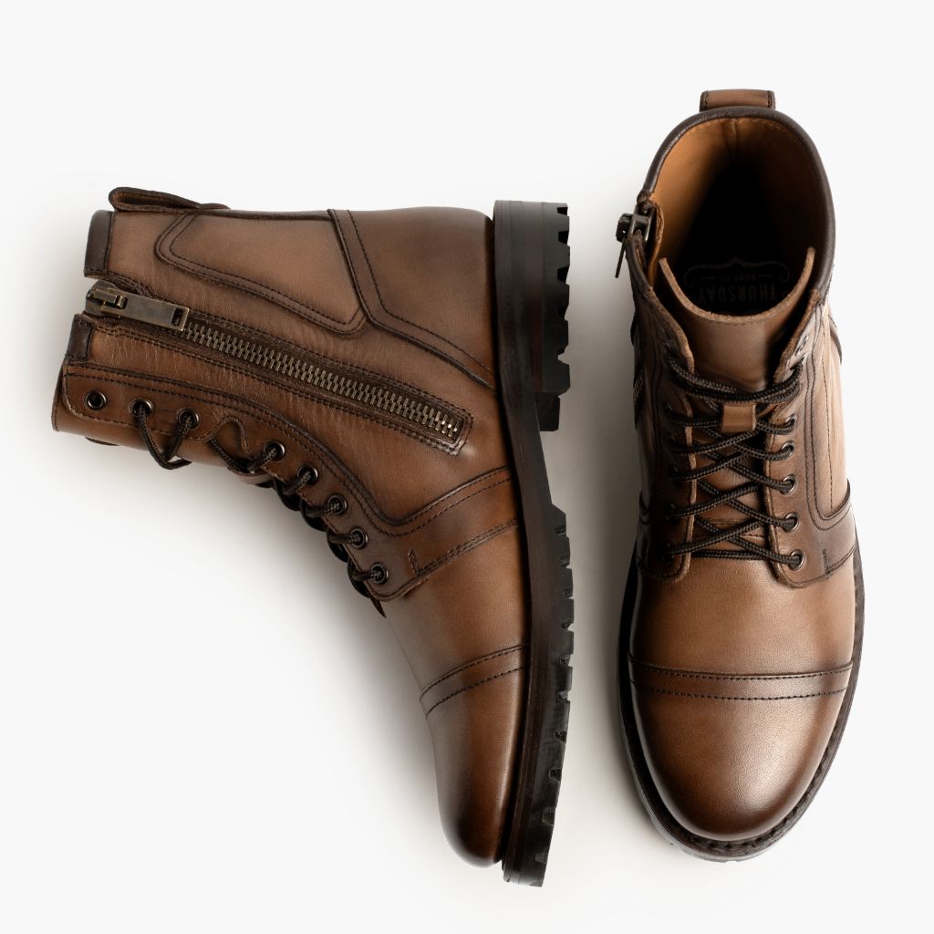 ახლო ხედი of Classic Collar & Heavy-Duty Zipper Hardware on Casa Moto Amber Wheat ტყავის ჩექმები მამაკაცის