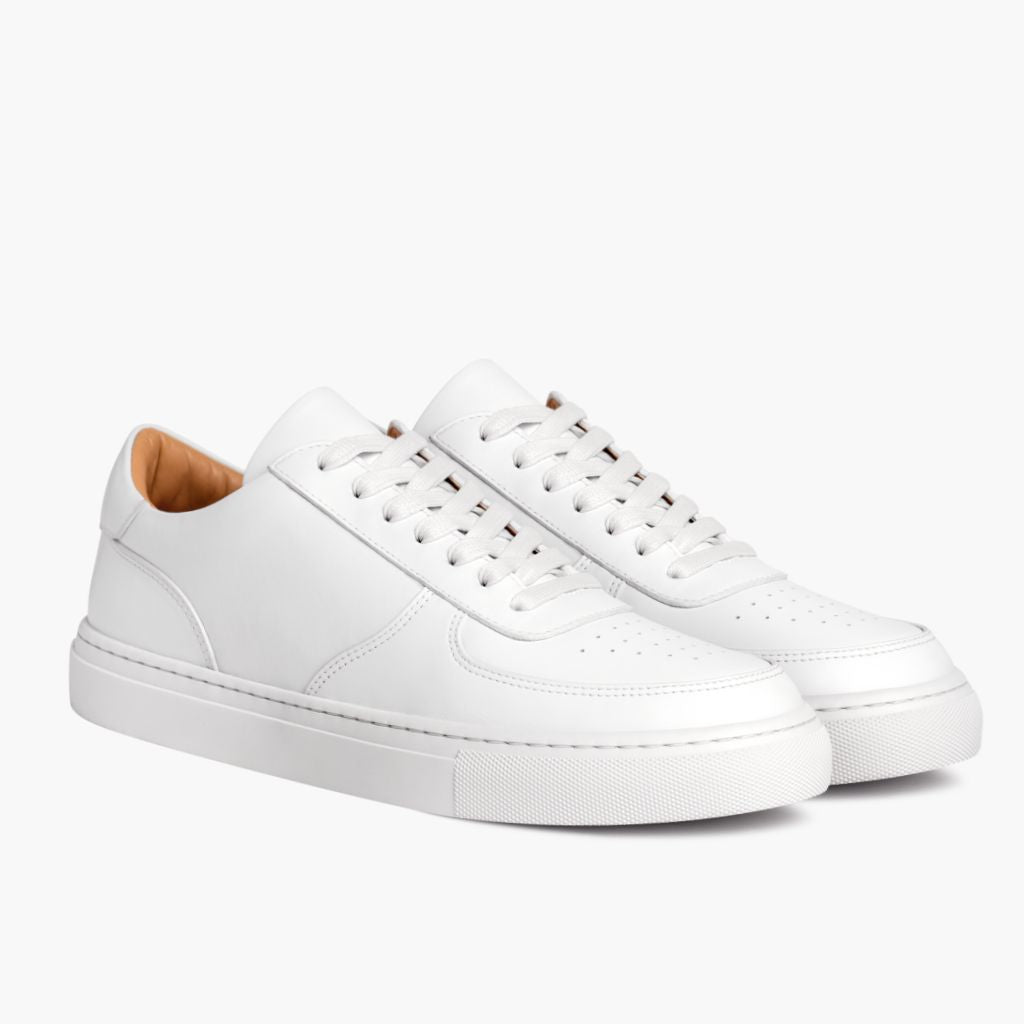 Court White ტყავის კედები მამაკაცის in White Full-Grain Leather - გვერდითი ხედი | შეიძინეთ ონლაინ