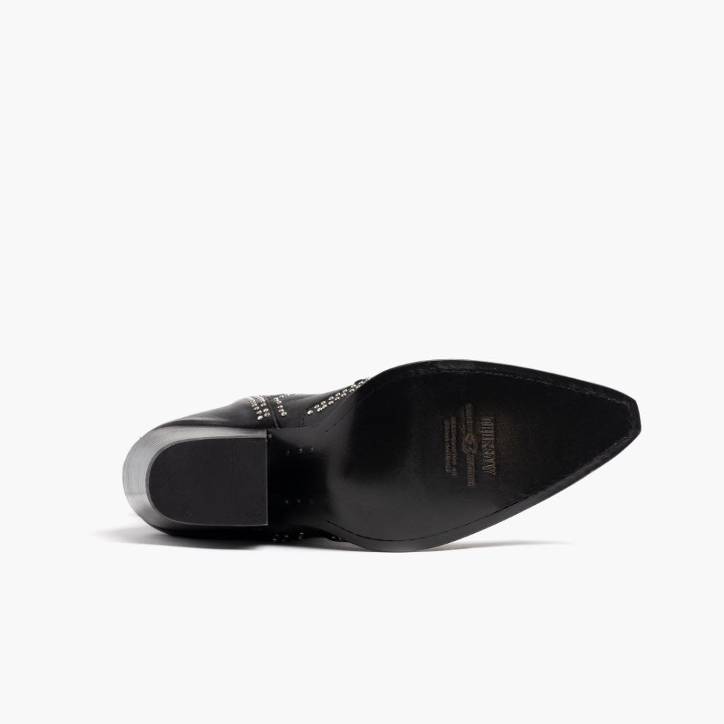 High-Traction Rubber Outsole & Lug Tread Pattern on Icon შავი ტყავის ჩექმები ქალის