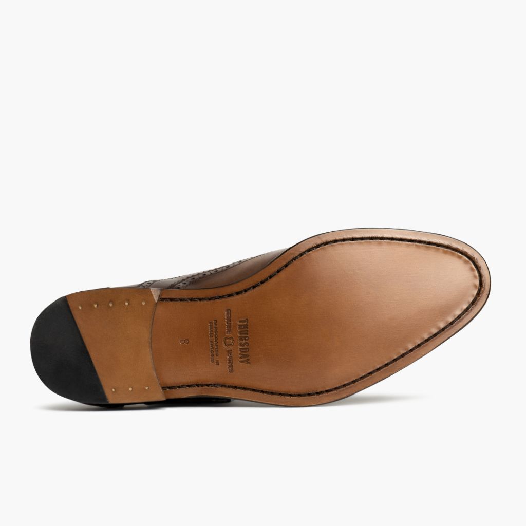 ახლო ხედი of Classic Collar & Heavy-Duty Zipper Hardware on Aviator Cinnamon ტყავის ფეხსაცმელი მამაკაცის
