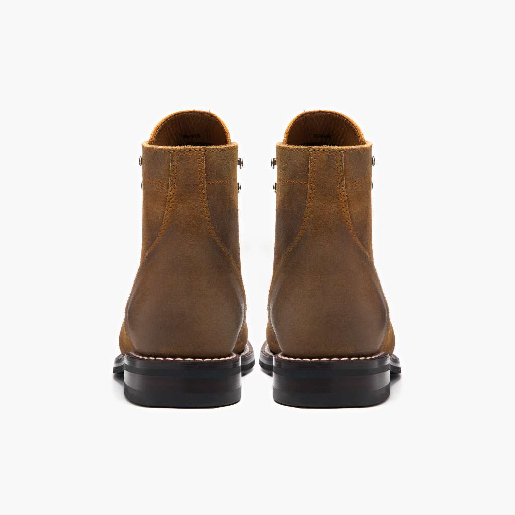 High-Traction Rubber Outsole & Lug Tread Pattern on Captain Safari ტყავის ჩექმები მამაკაცის
