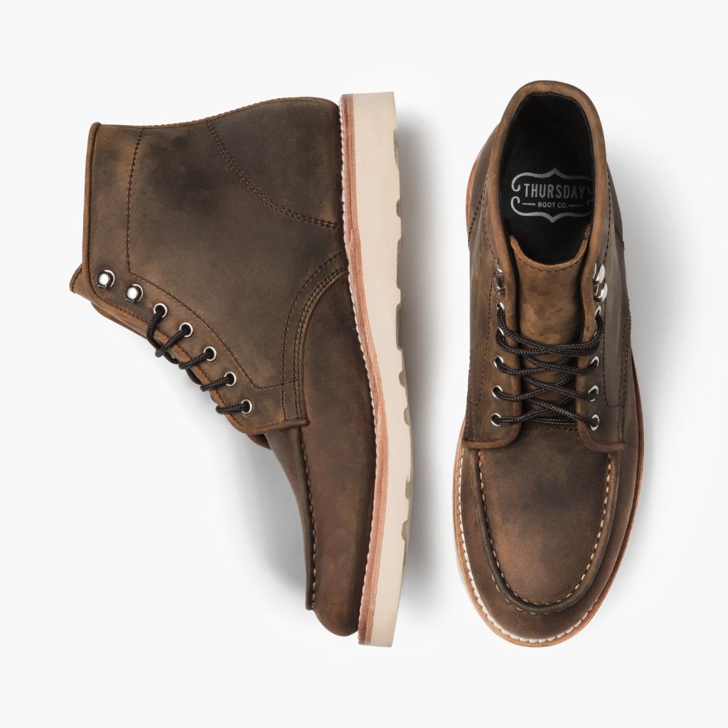 High-Traction Rubber Outsole & Lug Tread Pattern on Diplomat Burnt Copper ტყავის ჩექმები მამაკაცის