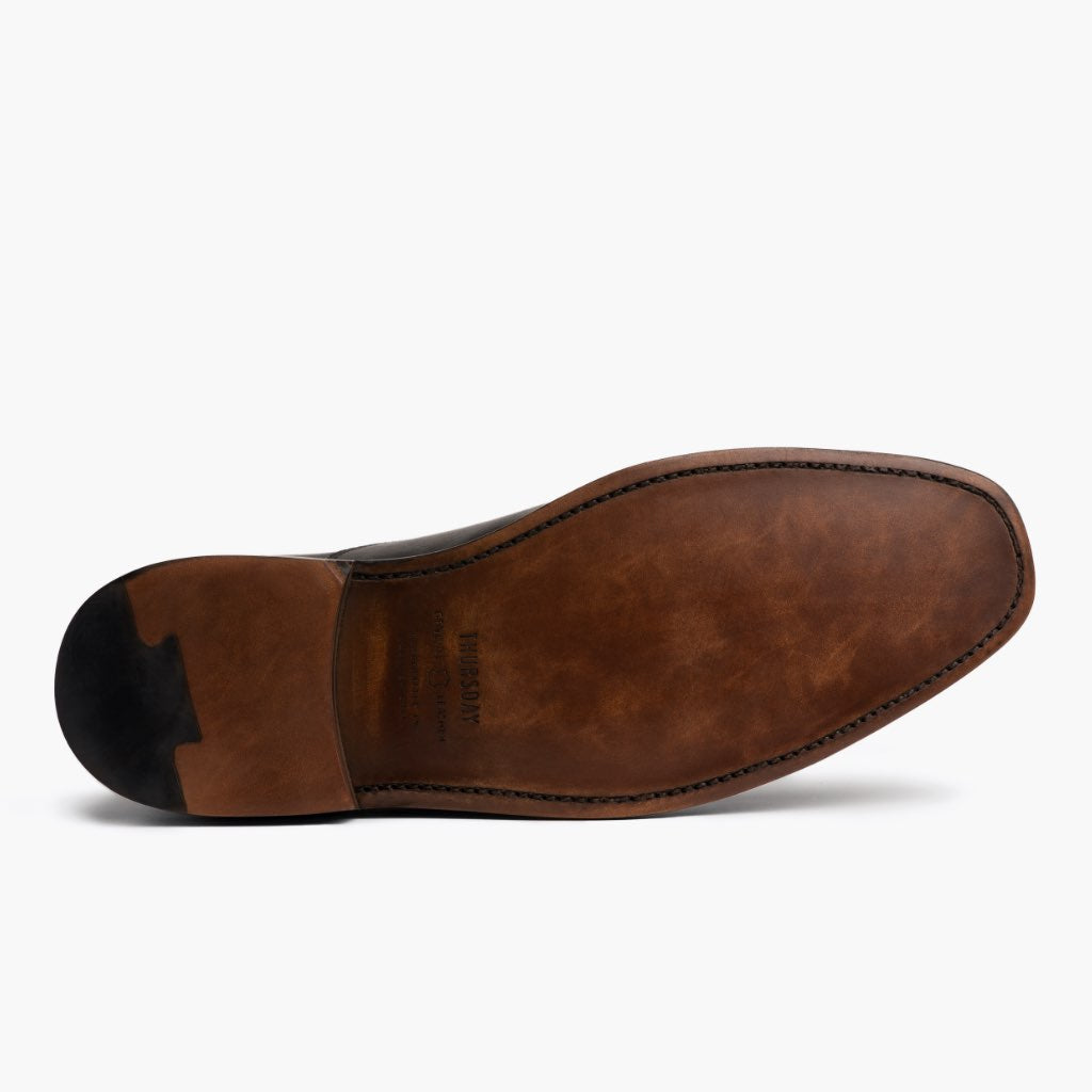High-Traction Rubber Outsole & Lug Tread Pattern on Executive შავი ტყავის კედები მამაკაცის