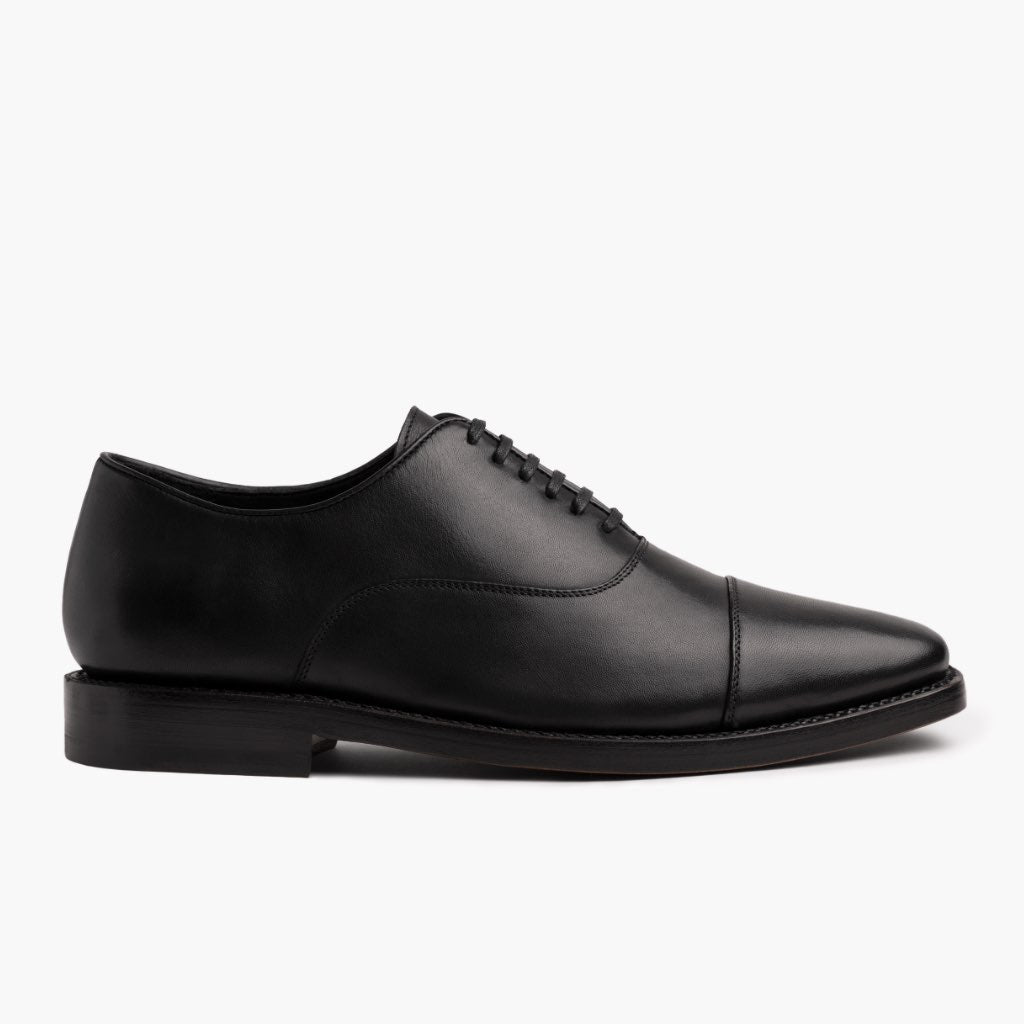 Black Full-Grain leather Sneakers - Goodyear welt კონსტრუქცია და წინა ცხვირის დეტალი