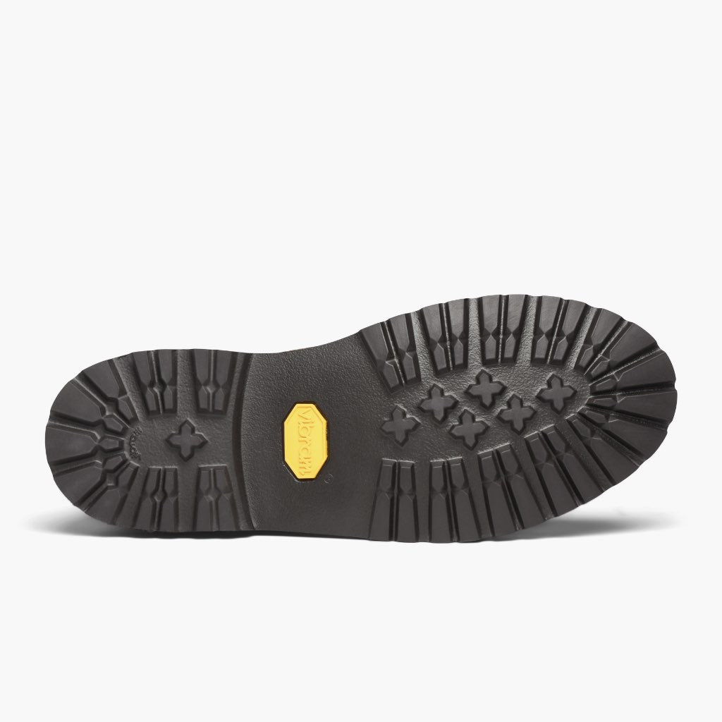 High-Traction Rubber Outsole & Lug Tread Pattern on Explorer Cedar ტყავის ჩექმები მამაკაცის