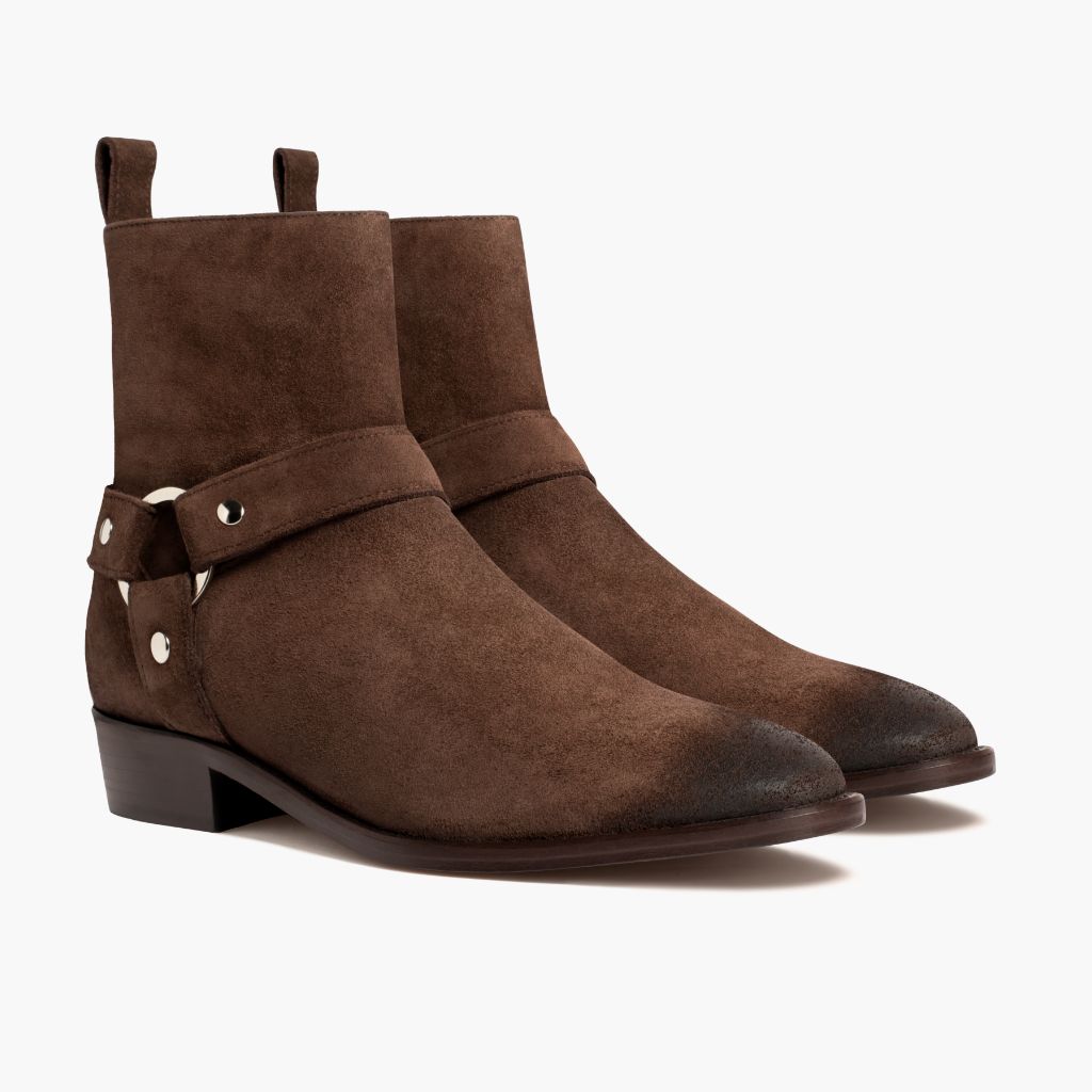 Harness Dark ყავისფერი Suede ტყავის ჩექმები მამაკაცის in Dark Brown Goatskin Suede - გვერდითი ხედი | შეიძინეთ ონლაინ