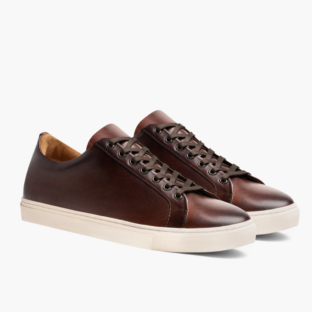 Premier Low Top Coffee ტყავის კედები მამაკაცის For Men in Classic Full-Grain Leather - გვერდითი ხედი | შეიძინეთ ონლაინ