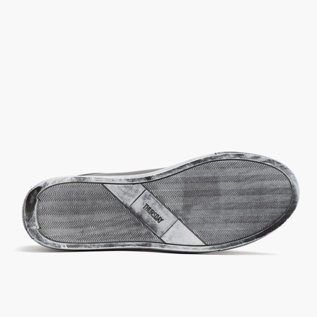 High-Traction Rubber Outsole & Lug Tread Pattern on Premier Low Top Distressed Grey ტყავის კედები მამაკაცის For Men