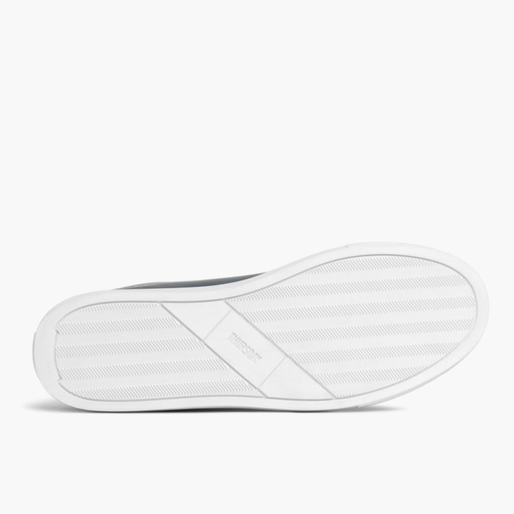 High-Traction Rubber Outsole & Lug Tread Pattern on Premier Low Top Deep ლურჯი ტყავის კედები მამაკაცის For Men