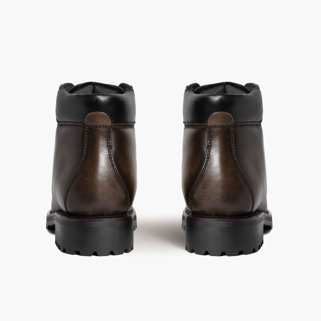 High-Traction Rubber Outsole & Lug Tread Pattern on Commander Jasper ტყავის ჩექმები მამაკაცის