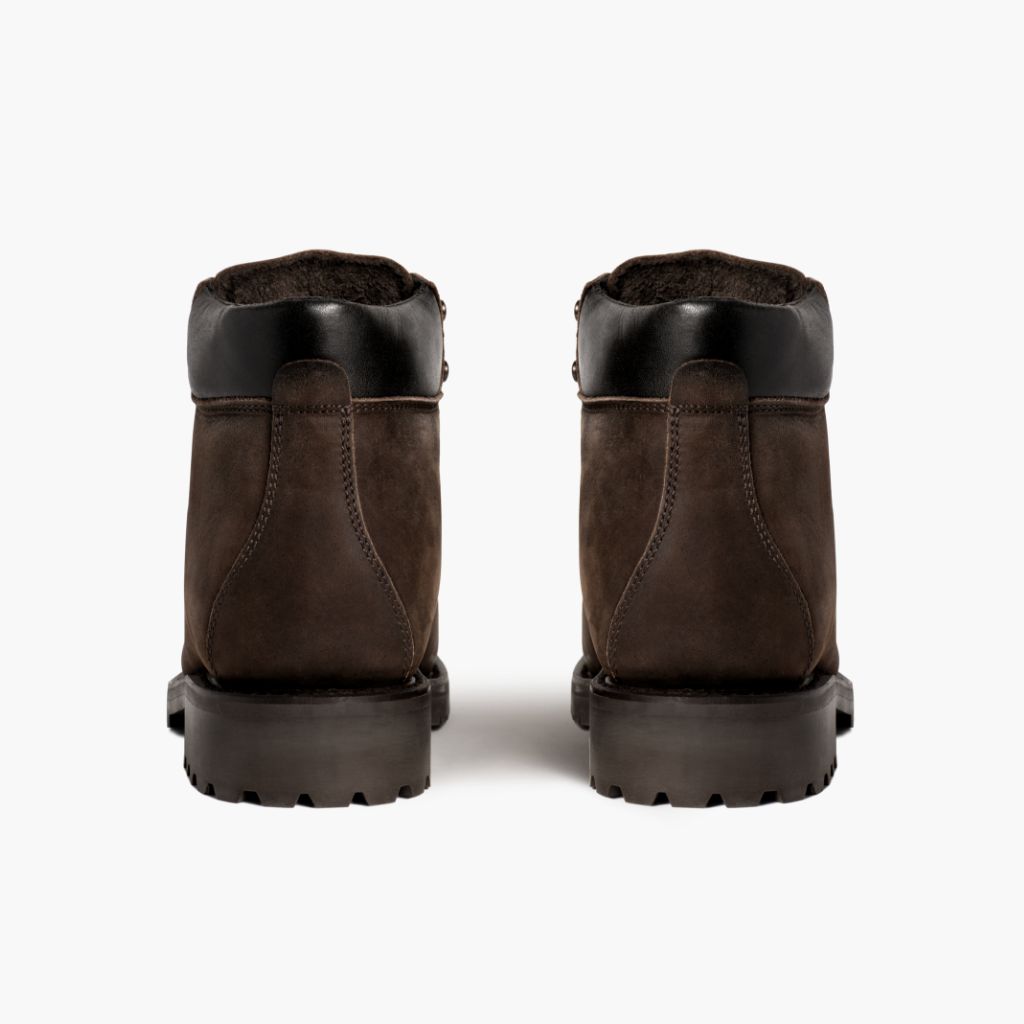 High-Traction Rubber Outsole & Lug Tread Pattern on Commander Tobacco ტყავის ჩექმები მამაკაცის