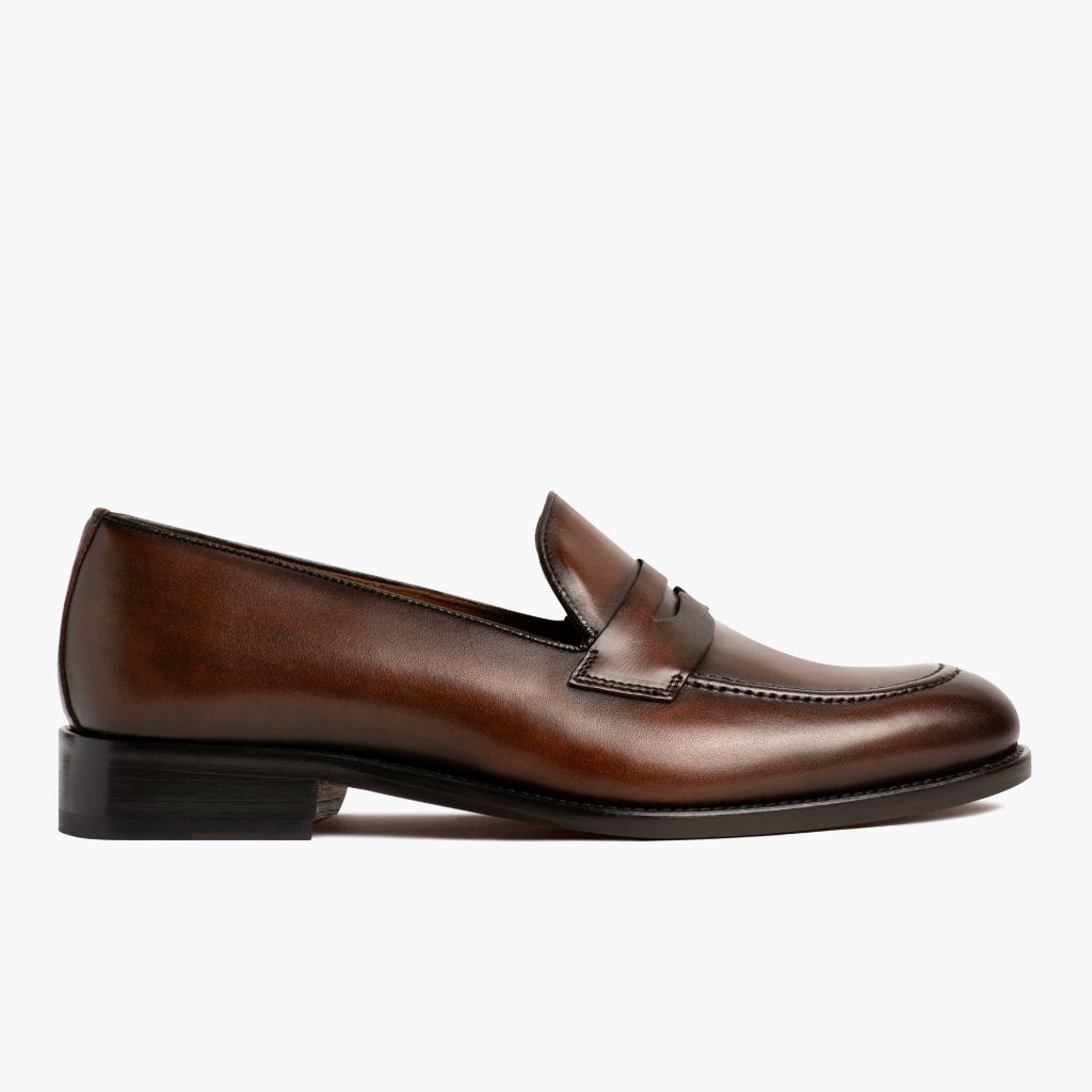 Classic Full-Grain leather Sneakers - Goodyear welt კონსტრუქცია და წინა ცხვირის დეტალი