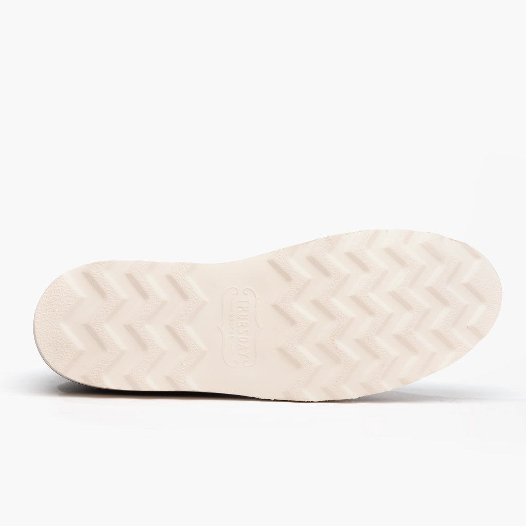 High-Traction Rubber Outsole & Lug Tread Pattern on Diplomat შავი ტყავის ჩექმები ქალის