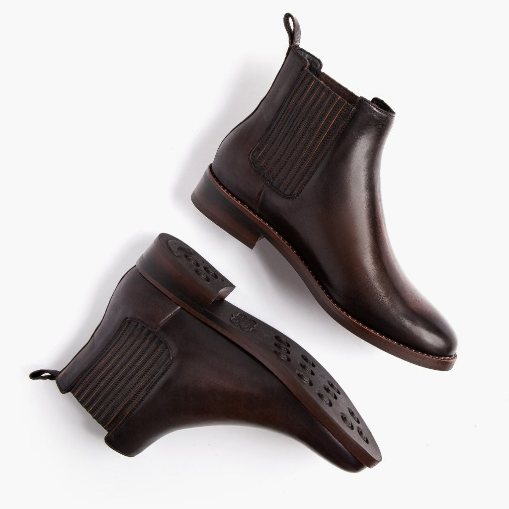 High-Traction Rubber Outsole & Lug Tread Pattern on Dreamer შავი Coffee ტყავის ჩექმები ქალის