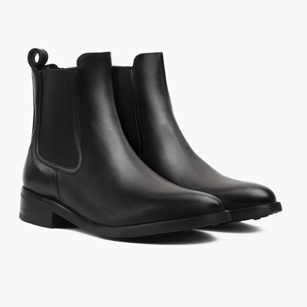 Black Full-Grain leather Boots - Goodyear welt კონსტრუქცია და წინა ცხვირის დეტალი