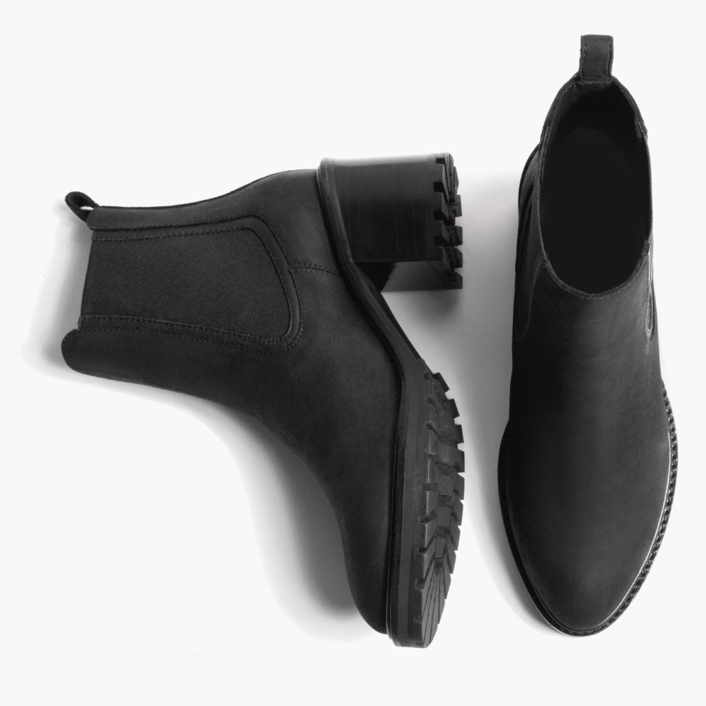 High-Traction Rubber Outsole & Lug Tread Pattern on Knockout შავი Matte ტყავის ჩექმები ქალის