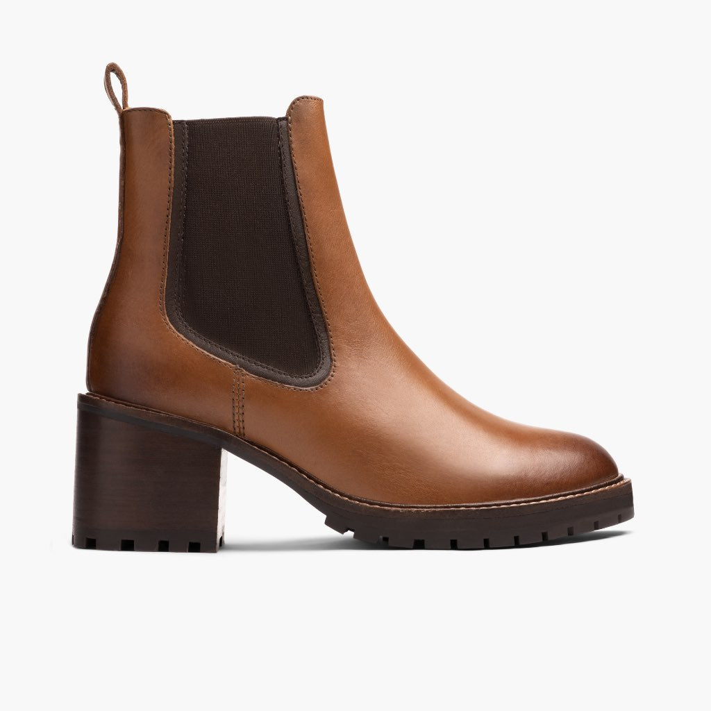 Knockout Toffee ტყავის ჩექმები ქალის in Classic Full-Grain Leather - გვერდითი ხედი | შეიძინეთ ონლაინ