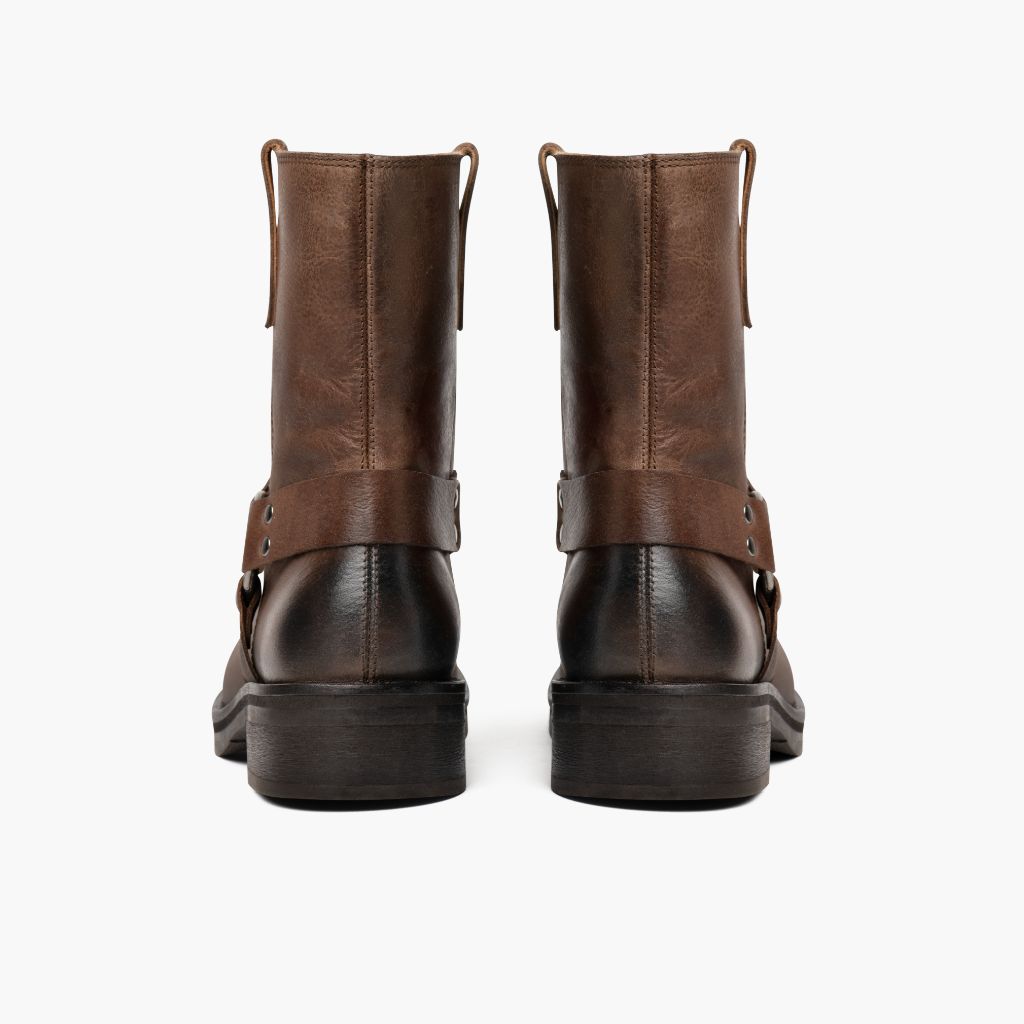 High-Traction Rubber Outsole & Lug Tread Pattern on Outlaw Light Tobacco ტყავის ჩექმები ქალის