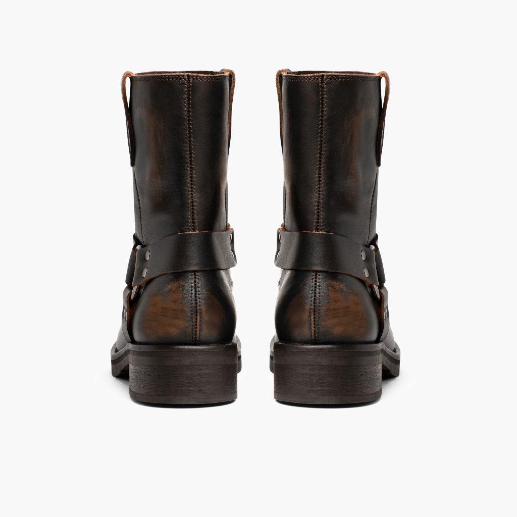 High-Traction Rubber Outsole & Lug Tread Pattern on Outlaw Vintage ყავისფერი ტყავის ჩექმები ქალის