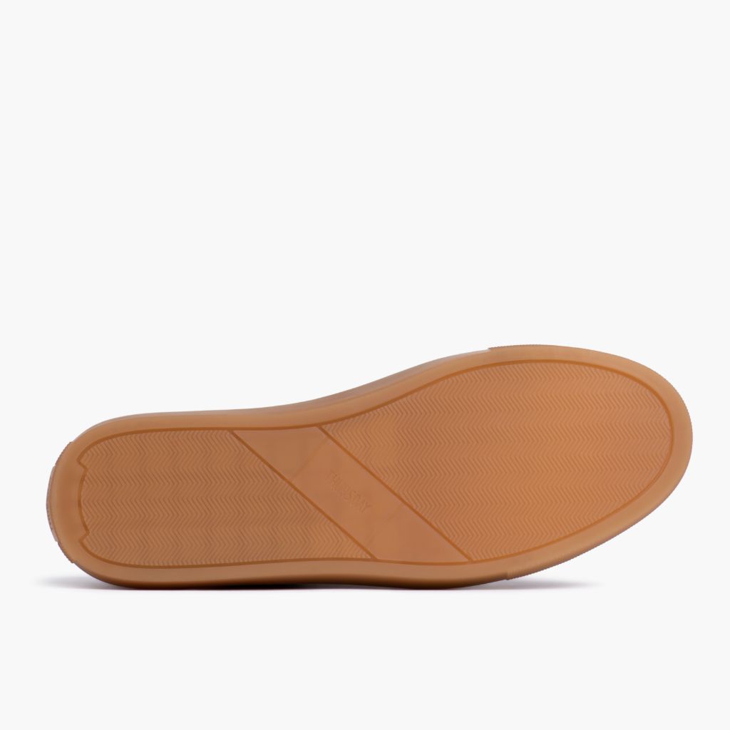 High-Traction Rubber Outsole & Lug Tread Pattern on Premier Low Top Camel ტყავის კედები ქალის