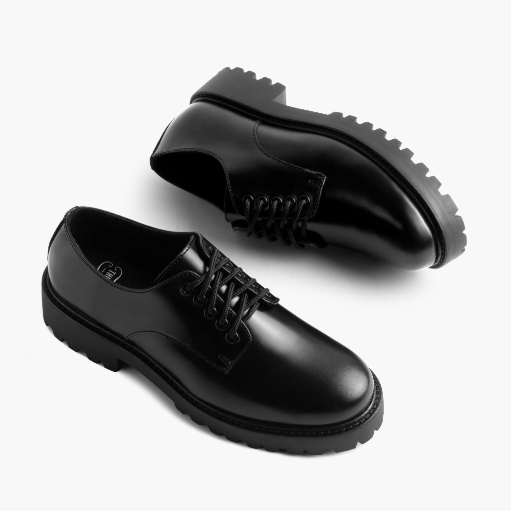 High-Traction Rubber Outsole & Lug Tread Pattern on Renegade შავი ტყავის კედები ქალის