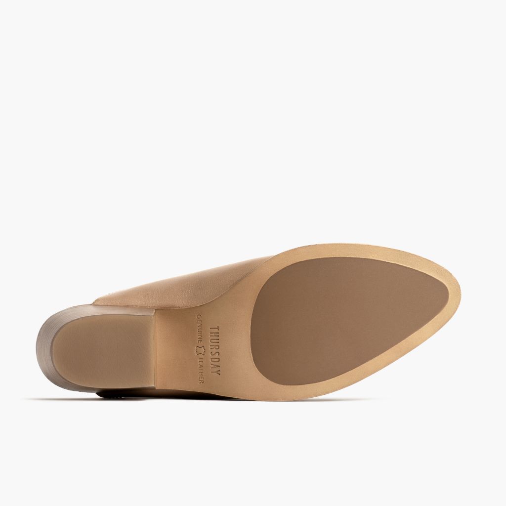 High-Traction Rubber Outsole & Lug Tread Pattern on Breeze Milk Coffee ტყავის ჩექმები ქალის