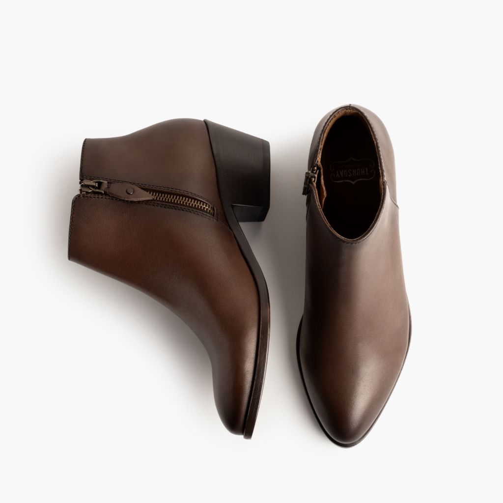 High-Traction Rubber Outsole & Lug Tread Pattern on Downtown Amaretto ტყავის ჩექმები ქალის