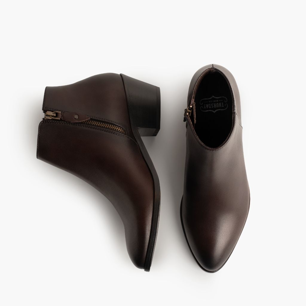 High-Traction Rubber Outsole & Lug Tread Pattern on Downtown Old English ტყავის ჩექმები ქალის