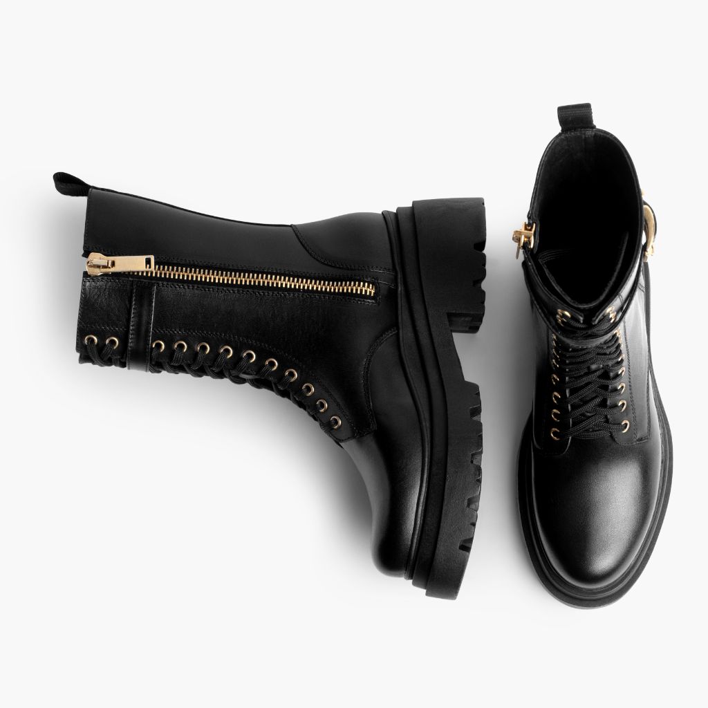 High-Traction Rubber Outsole & Lug Tread Pattern on Fatale შავი & Gold ტყავის ჩექმები ქალის