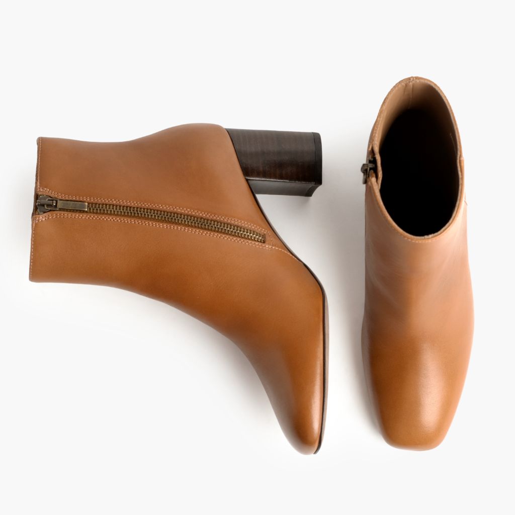 High-Traction Rubber Outsole & Lug Tread Pattern on High Standard Toffee ტყავის ჩექმები ქალის
