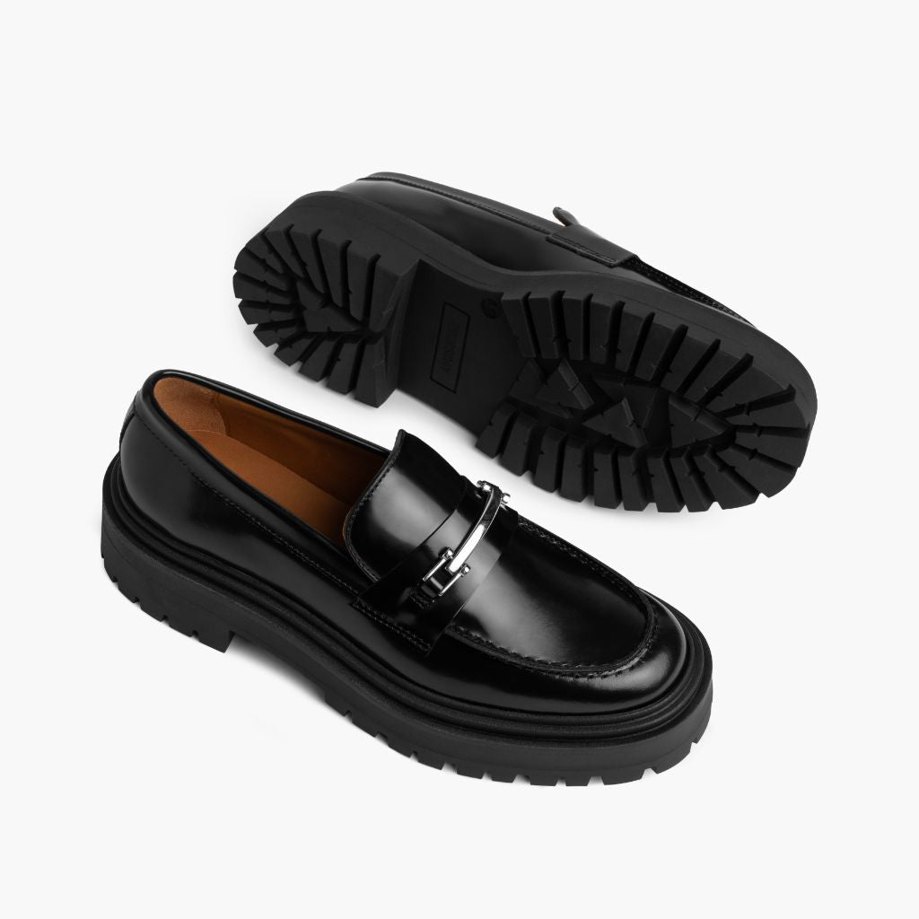High-Traction Rubber Outsole & Lug Tread Pattern on Penny Platform შავი & Silver ტყავის ლოფერები ქალის