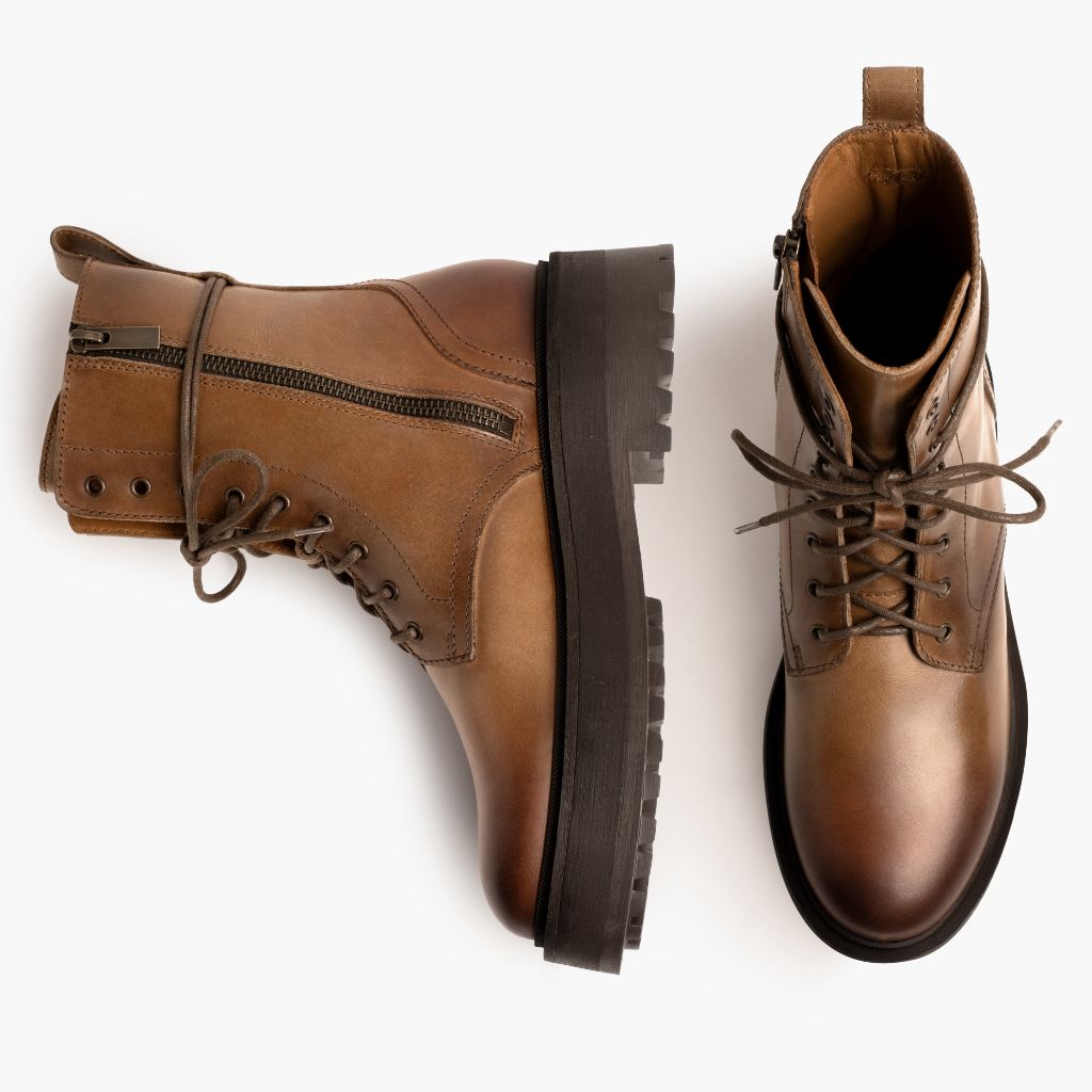 High-Traction Rubber Outsole & Lug Tread Pattern on Quest Natural ტყავის ჩექმები ქალის