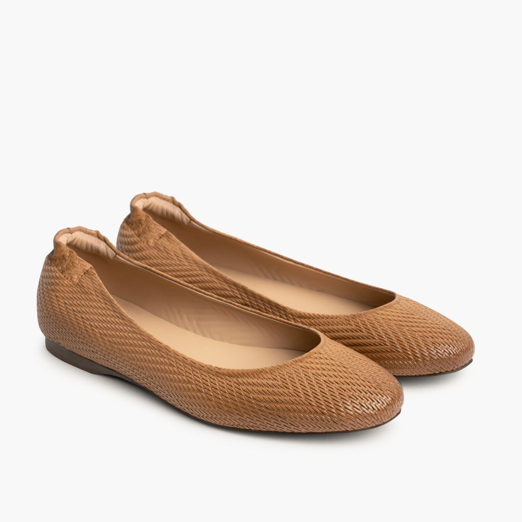 Scrunch ტანი Embossed ტყავის ჩექმები ქალის in Tan Full-Grain Leather - გვერდითი ხედი | შეიძინეთ ონლაინ