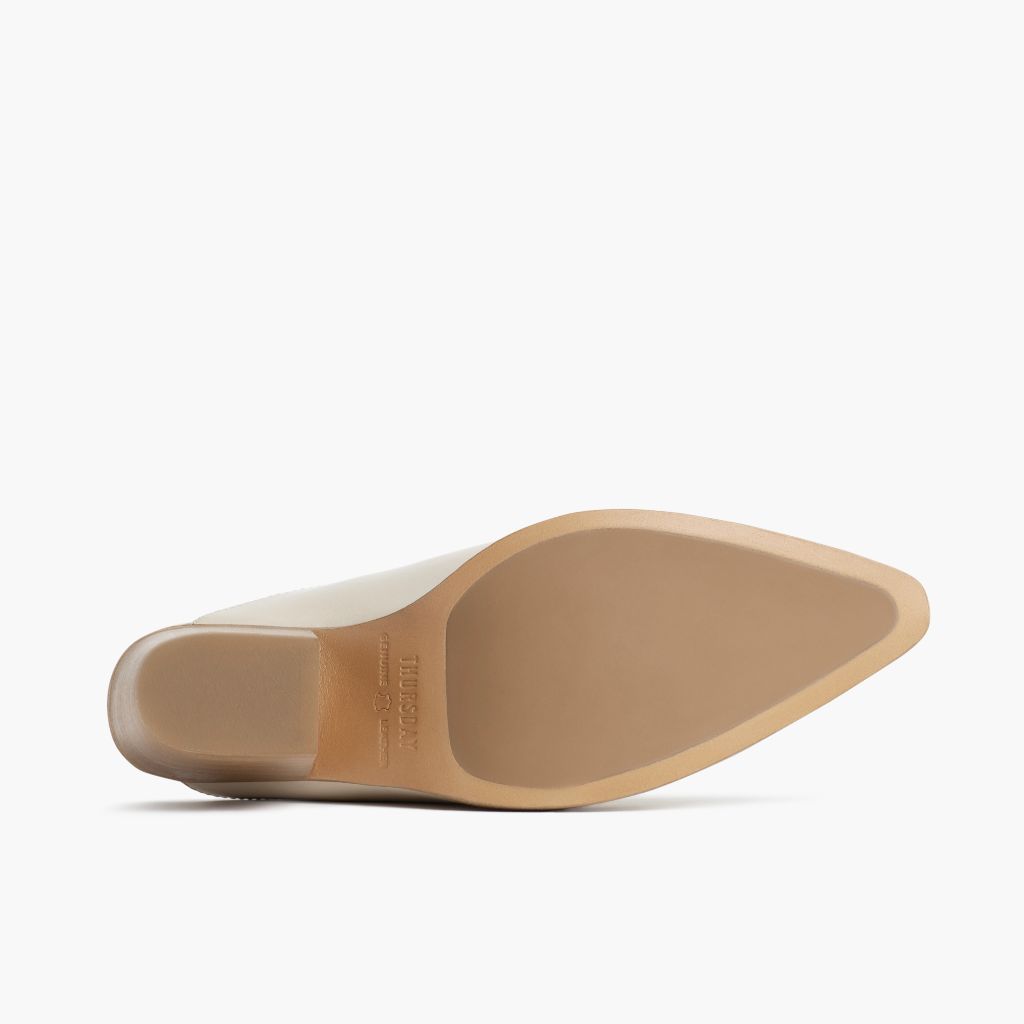 High-Traction Rubber Outsole & Lug Tread Pattern on Summer Ivory ტყავის ჩექმები ქალის