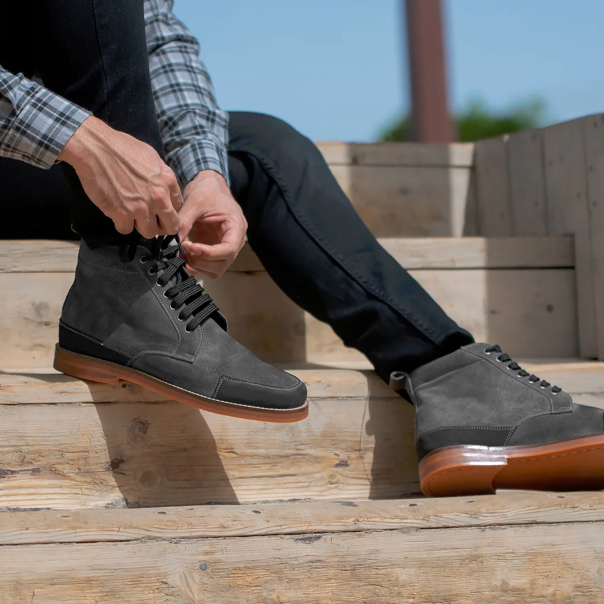 High-Traction Rubber Outsole & Lug Tread Pattern on Carnell ტყავის ჩექმები მამაკაცის