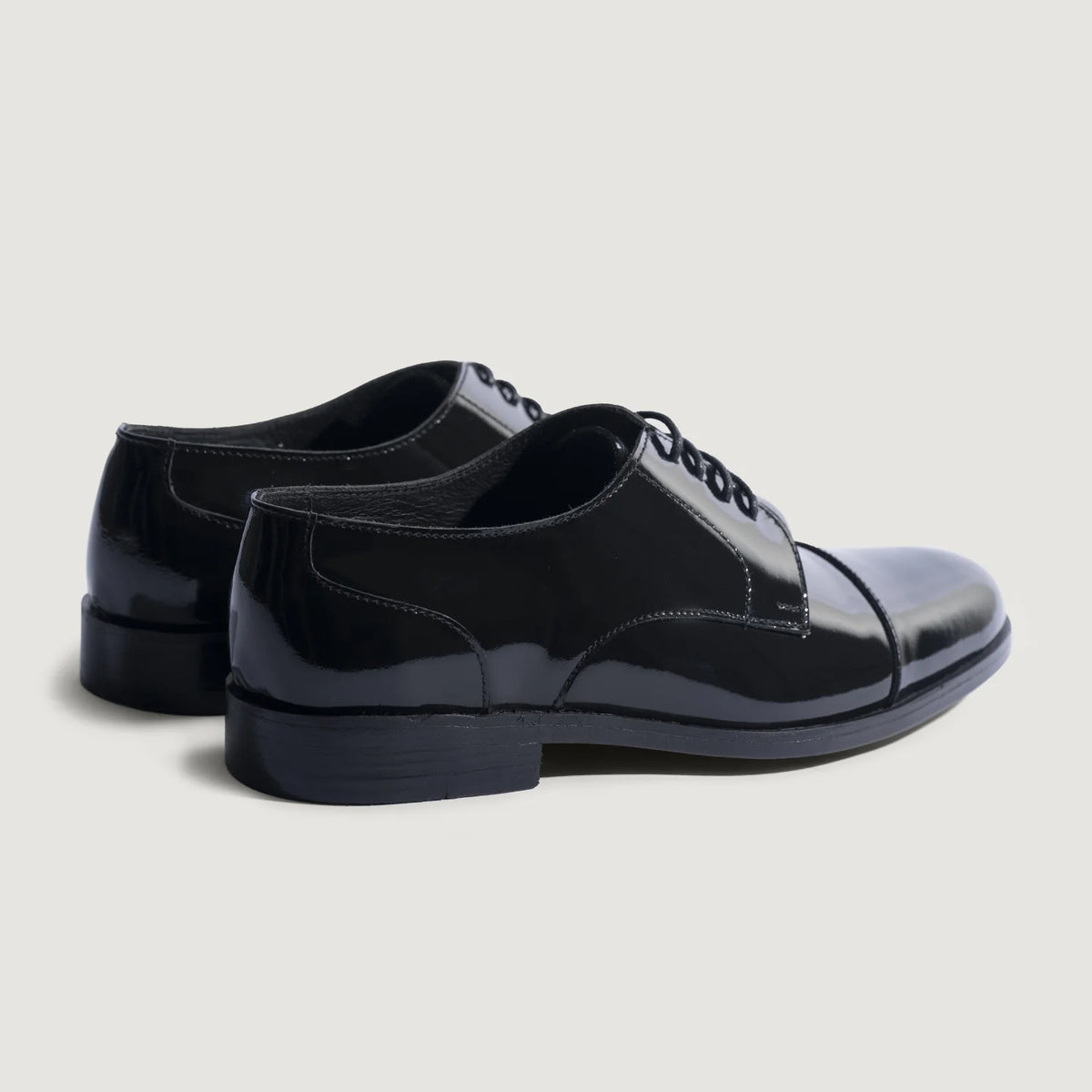 High-Traction Rubber Outsole & Lug Tread Pattern on Attorney Derby შავი ტყავის ფეხსაცმელი მამაკაცის For Men