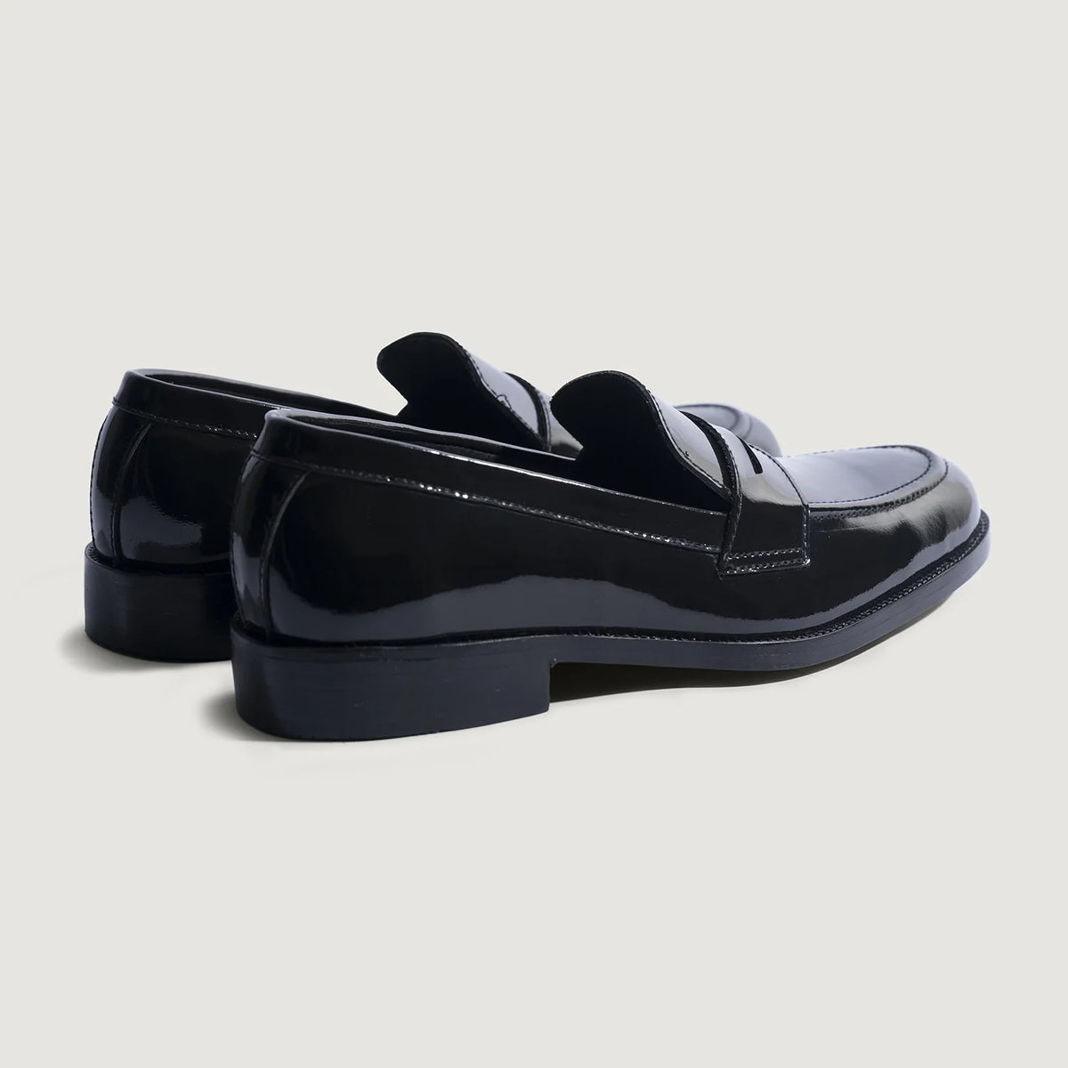 High-Traction Rubber Outsole & Lug Tread Pattern on Baxton შავი Patent ტყავის ლოფერები მამაკაცის For Men