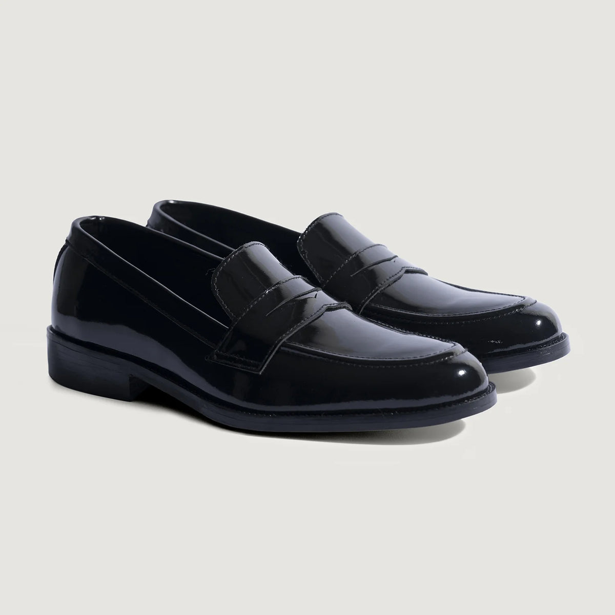 Baxton შავი Patent ტყავის ლოფერები მამაკაცის For Men in Patent Black Full-Grain Leather - გვერდითი ხედი | შეიძინეთ ონლაინ