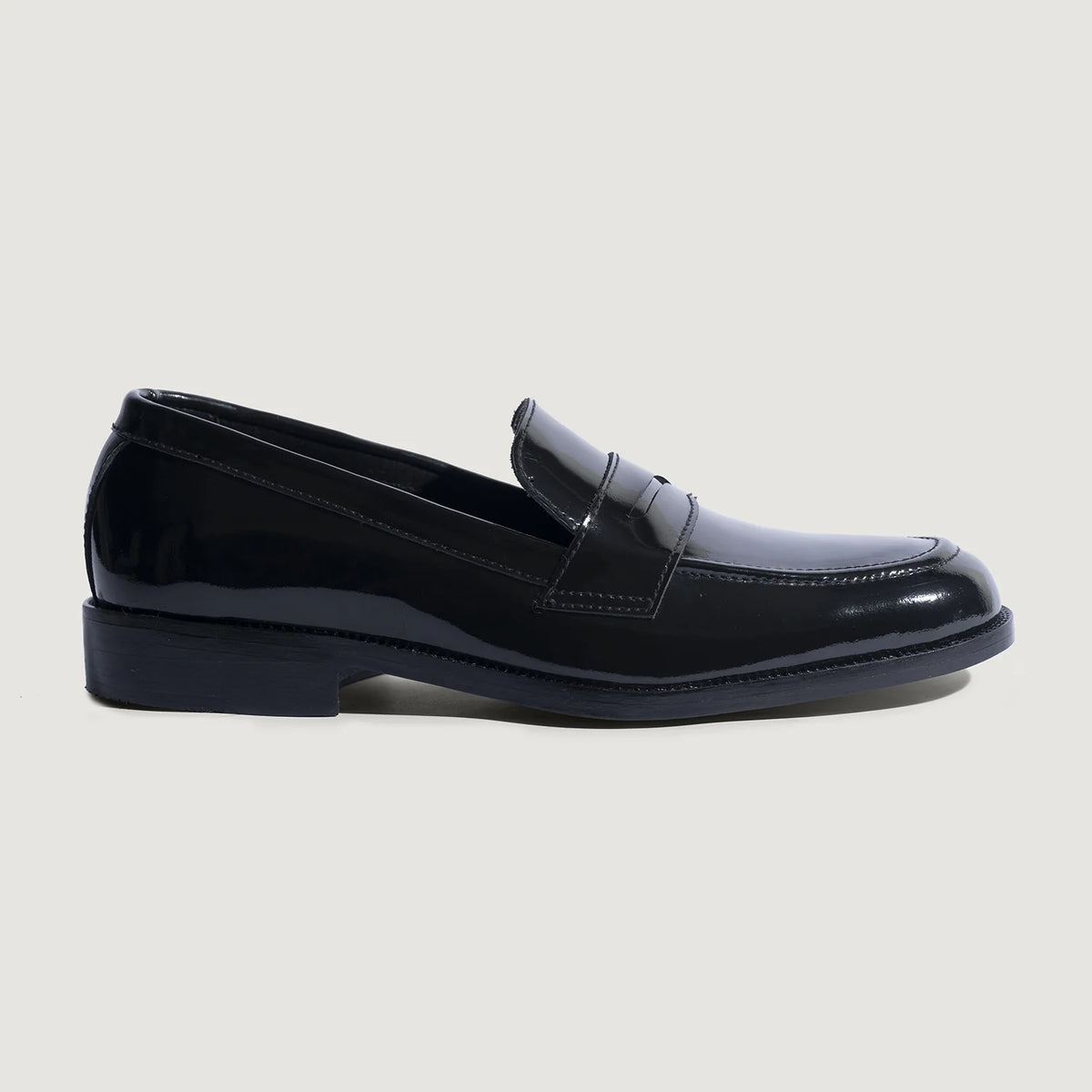 Patent Black Full-Grain leather Loafers - Goodyear welt კონსტრუქცია და წინა ცხვირის დეტალი