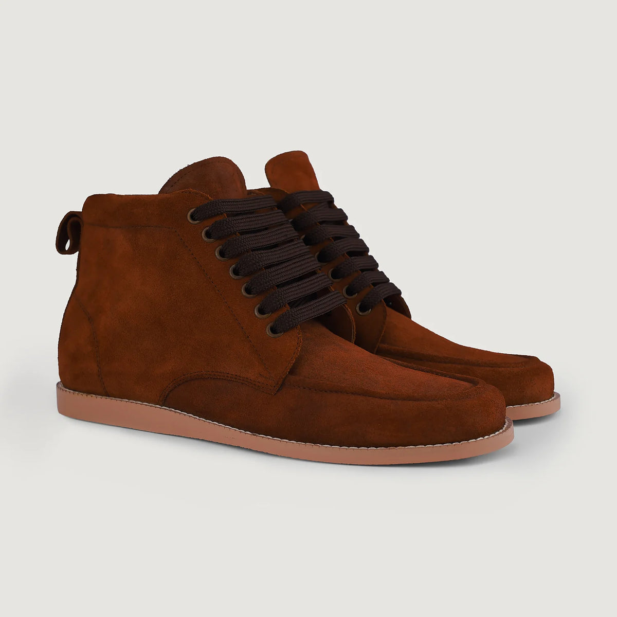 Bearman Moc Toe ყავისფერი ზამშის ჩექმები მამაკაცის in Brown Goatskin Suede - გვერდითი ხედი | შეიძინეთ ონლაინ