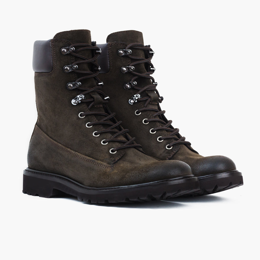 Explorer Dark Olive Suede ტყავის ჩექმები მამაკაცის in Olive Goatskin Suede - გვერდითი ხედი | შეიძინეთ ონლაინ