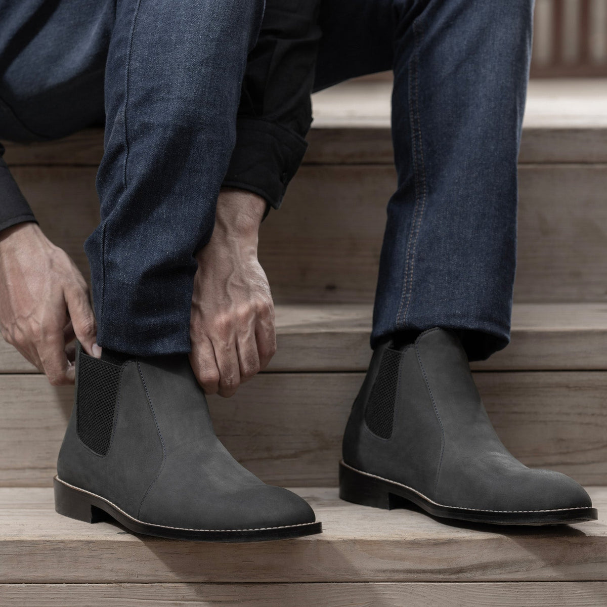 High-Traction Rubber Outsole & Lug Tread Pattern on Clarkson Chelsea Grey Nubuck ტყავის ჩექმები - StudGuard მამაკაცის